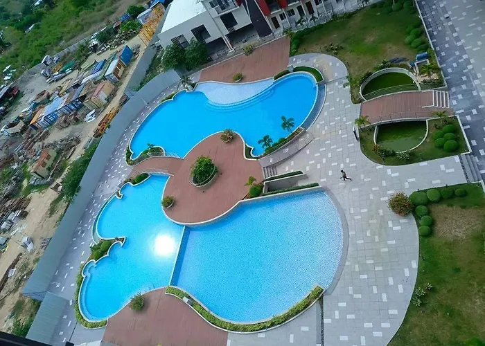 Relaxing Pool-view In Mactan With Balcony * マクタン
